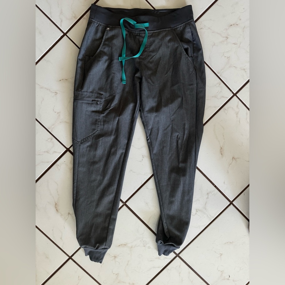 Grey Figs Scrub Set - never worn